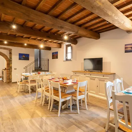 Vakantiehuis Cozy In With Sauna SantʼArcangelo